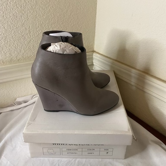 FOREVER 21 BOOTIES - Picture 2 of 6